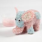 Elefant av papp klädd med Pearl Clay och rullögon