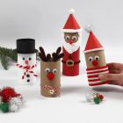 Julfigurer av papprör med dekorationer