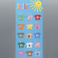 Plansch med namn och bilder på 'nytvättade tröjor' 