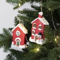 Julhus av papp dekorerad med Foam Clay