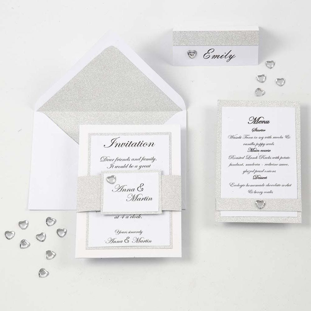 Inbjudning och placeringskort/bordskort i vitt och silver