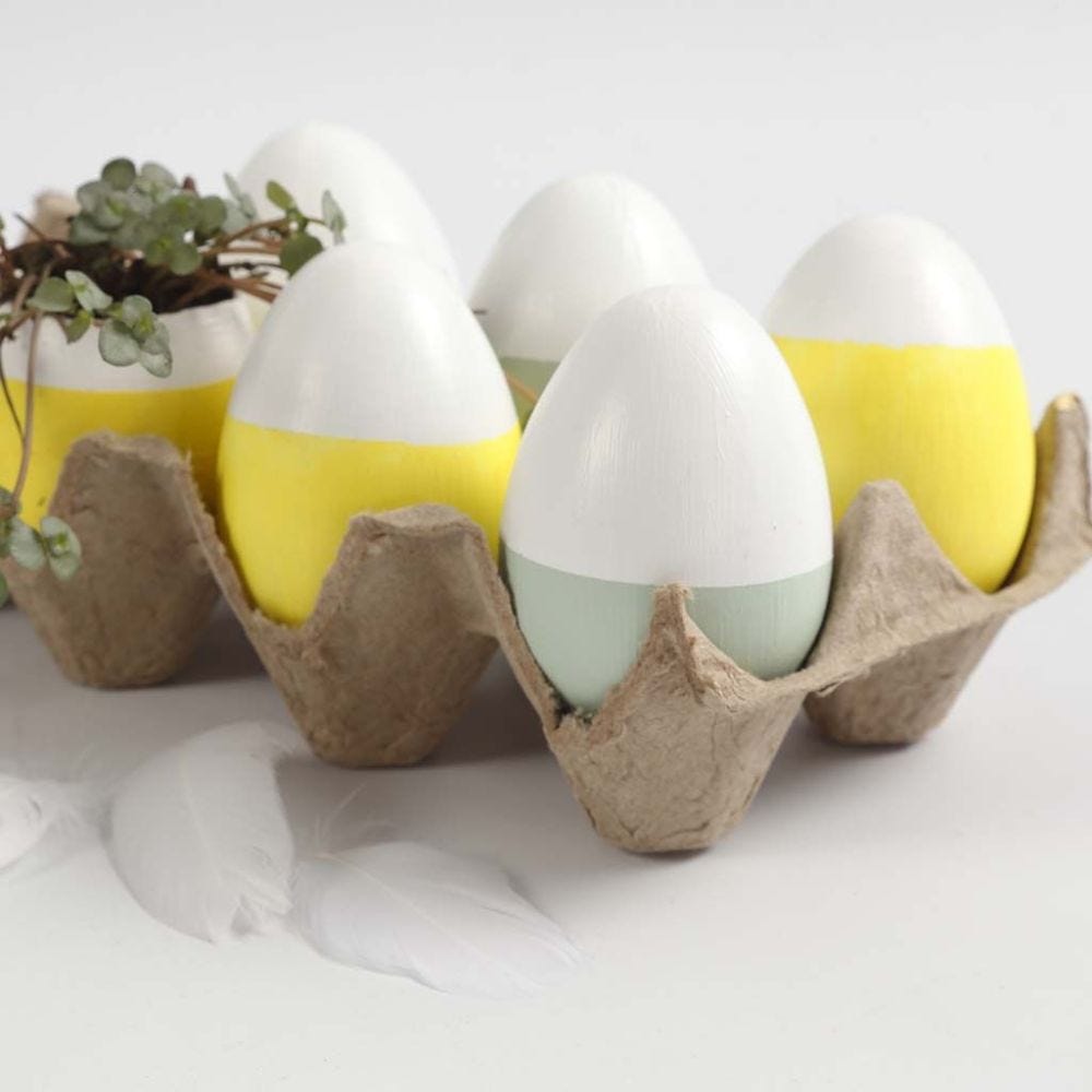 Målade ägg och ägg som vi planterat i.