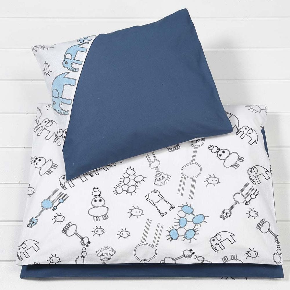 Sängkläder till baby av tyg med färglagda motiv