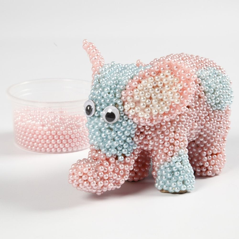 Elefant av papp klädd med Pearl Clay och rullögon