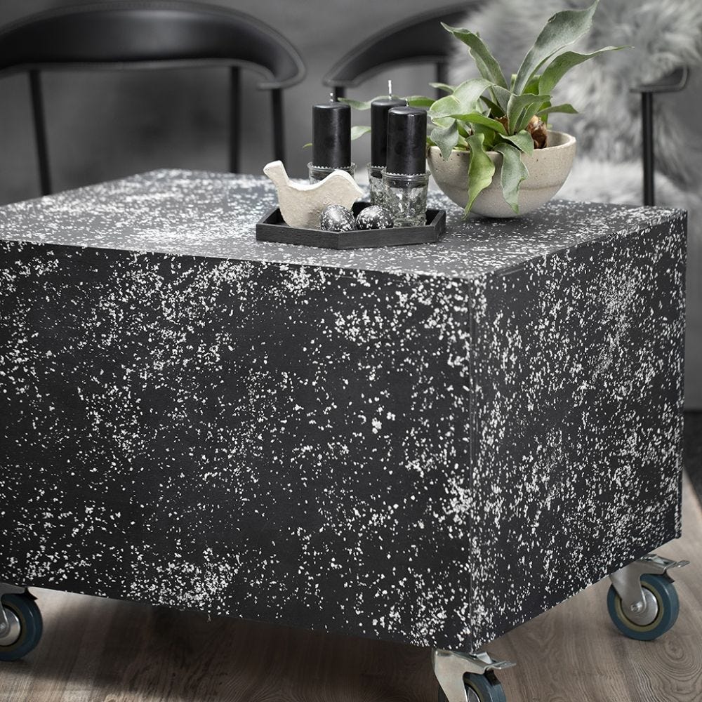 Podium av pallar på hjul med terrazzo look