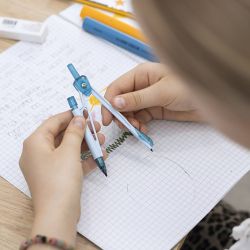 Studentkompass med skyddslock